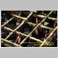 14524 Prozession zur Verbrennung Bali 1986 3.jpg